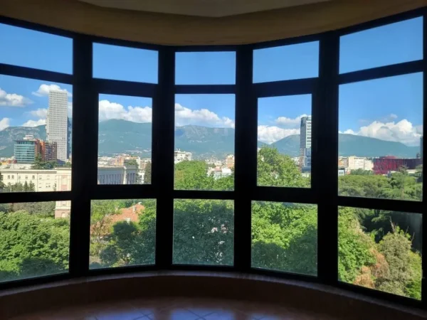 Tirane, jepet me qera apartament Kati 7, 160 m² 2.100 € (ish blloku)