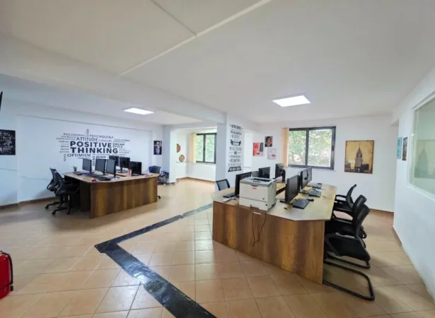 Tirane, jepet me qera zyre Kati 1, 120 m² 800 € (Ish Parku i Autobuzave)