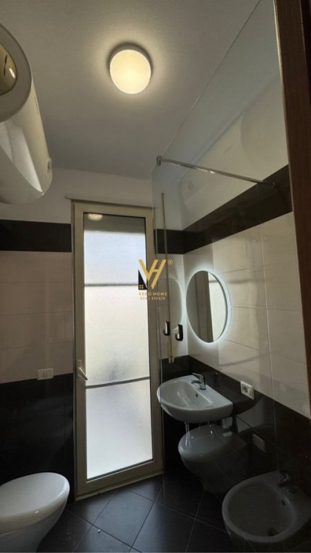 Tirane, jepet me qera apartament 2+1+Ballkon Kati 7, 130 m² 650 € (KOPSHTI ZOOLOGJIK)