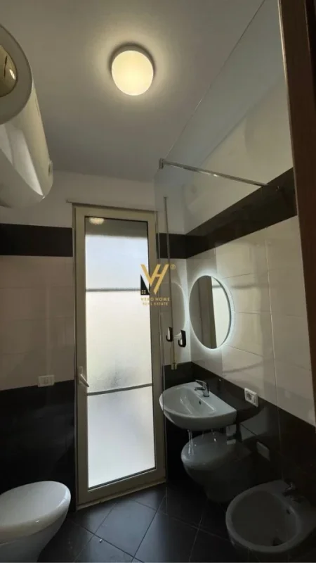 Tirane, jepet me qera apartament 2+1+Ballkon Kati 7, 130 m² 650 € (KOPSHTI ZOOLOGJIK)