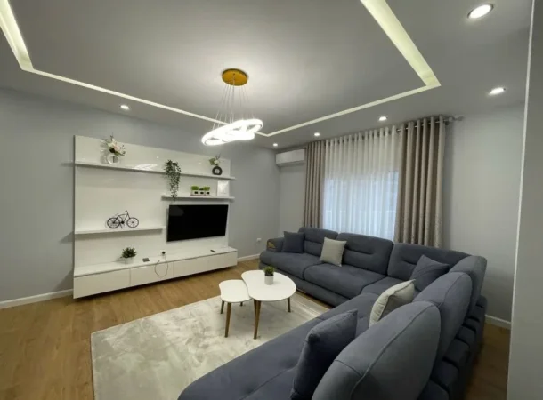 Tirane, jepet me qera apartament 2+1+Ballkon Kati 4, 105 m² 800 € (Zogu i Zi)