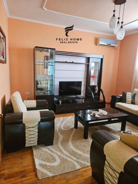 Tirane, jepet me qera apartament 2+1+Ballkon Kati 1, 140 m² 500 € (TREGU ELEKTRIK)