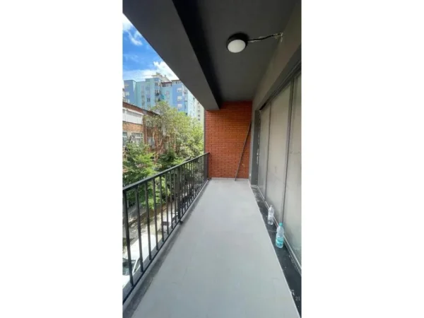 Tirane, jepet me qera zyre Kati 3, 141 m² 2.000 € 