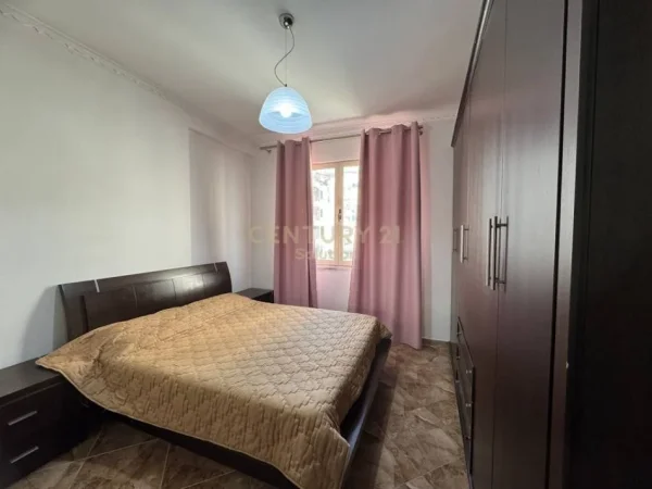 Tirane, jepet me qera apartament 2+1 Kati 4, 100 m² 550 € 