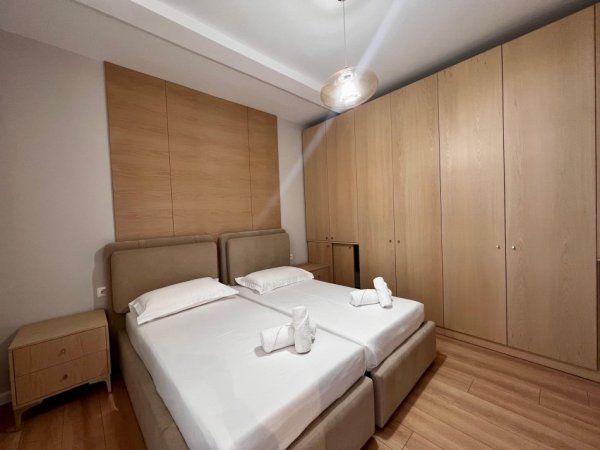 Tirane, jepet me qera apartament 2+1+Ballkon Kati 3, 80 m² 700 € (Pazari i Ri)