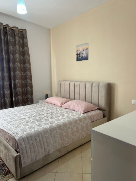 Tirane, jepet me qera apartament 1+1+Ballkon Kati 5, 70 m² 400 € (Astir)