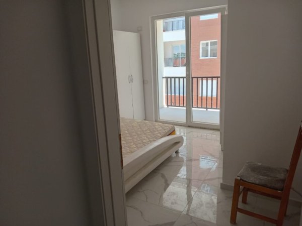 Tirane, jepet me qera apartament 1+1+Ballkon Kati 3, 65 m² 300 € (Kamëz ,Bulevardi Nënë Tereza)
