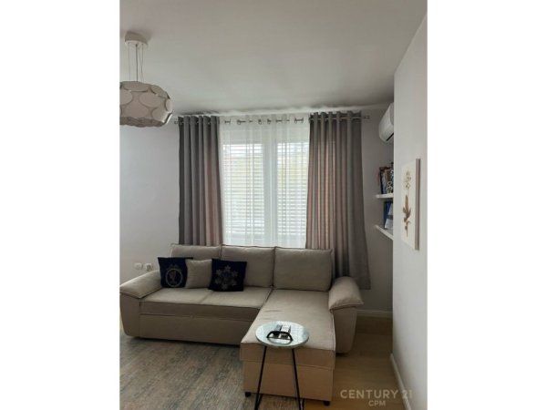 Tirane, jepet me qera apartament 1+1 me post parkimi  Kati 5, 60 m² 500 € (Rruga Shkolla Cajupi)