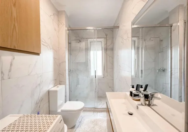 Tirane, shitet apartament 3+1+Ballkon Kati 3, 123 m² 250.000 € (Kopeshti Botanik)