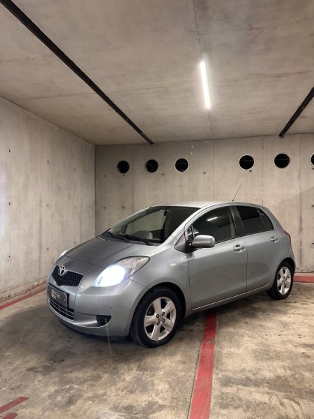 Tirane, shitet makine Toyota yaris Nafte, automatik Klima 260.000 km 4.800 €