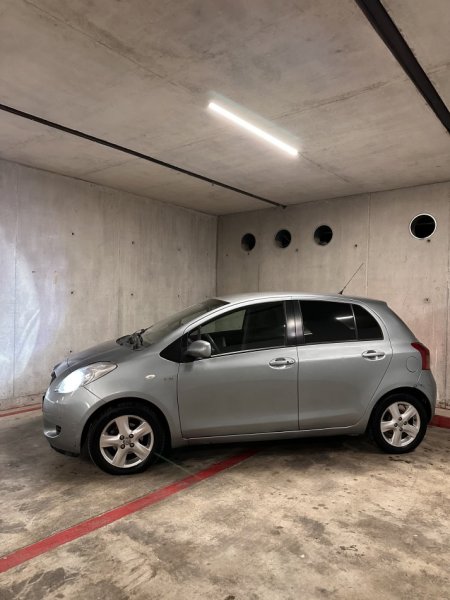 Tirane, shitet makine Toyota yaris Nafte, automatik Klima 260.000 km 4.800 €