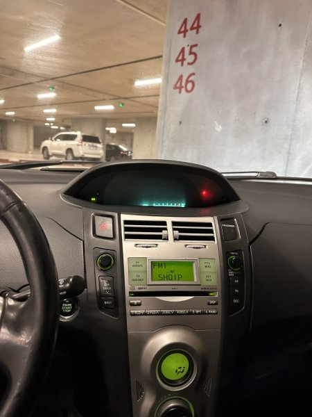 Tirane, shitet makine Toyota yaris Nafte, automatik Klima 260.000 km 4.800 €