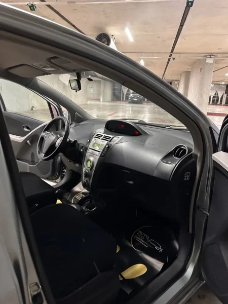 Tirane, shitet makine Toyota yaris Nafte, automatik Klima 260.000 km 4.800 €