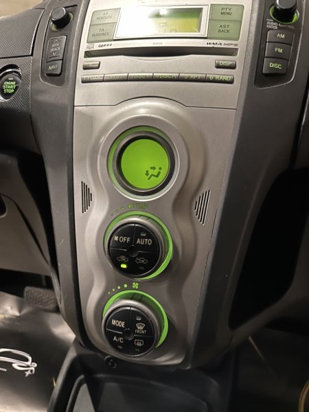 Tirane, shitet makine Toyota yaris Nafte, automatik Klima 260.000 km 4.800 €