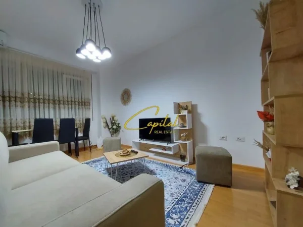Tirane, jepet me qera apartament 2+1 Kati 3, 80 m² 700 € (SELVIA)