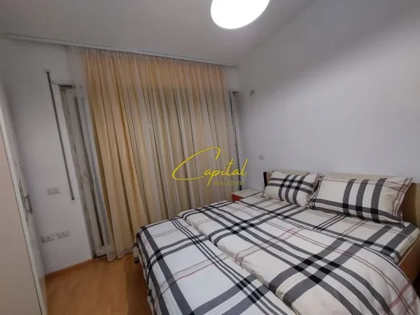 Tirane, jepet me qera apartament 2+1 Kati 3, 80 m² 700 € (SELVIA)