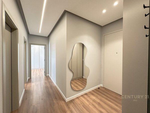 Tirane, jepet me qera apartament 2+1 , 102 m² (Foleja e Gjelber, Zogu i Zi)