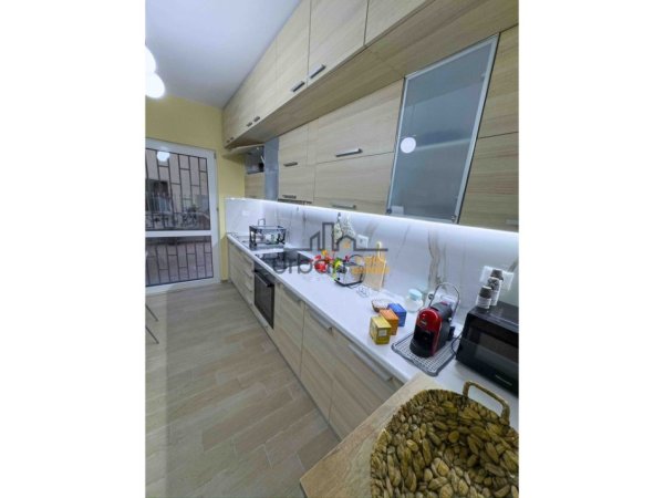Tirane, jepet me qera Vile 2 Katshe , 330 m² 1.100 € (Vilat Gjermane)