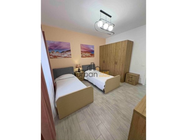 Tirane, jepet me qera Vile 2 Katshe , 330 m² 1.100 € (Vilat Gjermane)