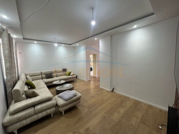 Tirane, jepet me qera 2+1 Kati 3, 106 m² 500 € (Fresku)