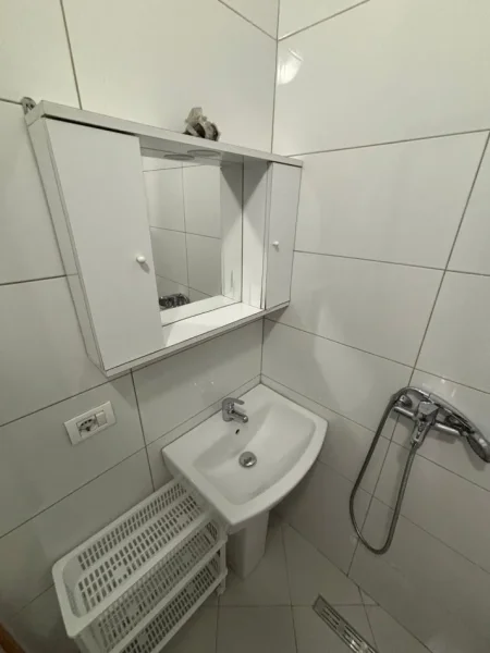 Tirane, jap me qera shtepi 1+1 Kati 0, 45 m² 310 € (Rruga ‘Hekuran Mara’)