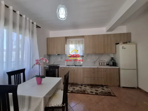 Vlore, jap me qera shtepi 1+1+Ballkon Kati 0, 60 m² 350 € (Rruga Sazani)