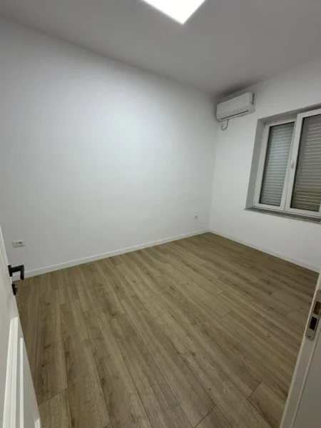 Tirane, jepet me qera apartament 3+1 Kati 3, 100 m² 1.000 € (Myslym Shyri , Shallvaret)