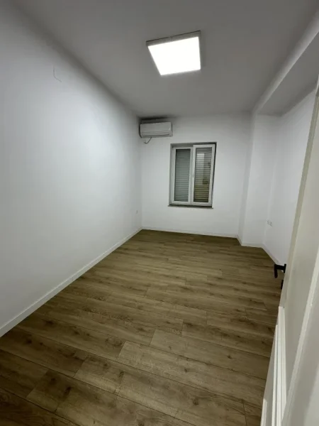 Tirane, jepet me qera zyre Kati 3, 100 m² 1.000 € (Myslym Shyri , Shallvaret)