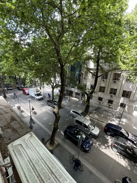 Tirane, jepet me qera zyre Kati 3, 100 m² 1.000 € (Myslym Shyri , Shallvaret)