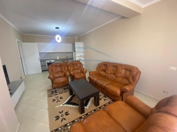 Tirane, jepet me qera 1+1 Kati 4, 70 m² 350 € (Fresk)