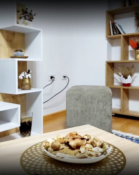 Tirane, jepet me qera apartament 2+1+Ballkon , 81 m² 701 € (QENDER)