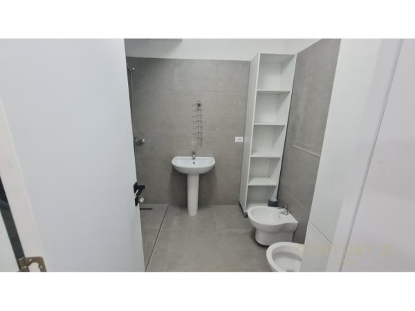 Tirane, jepet me qera apartament 1+1 Kati 4, 75 m² 650 € (KODRA E DIELLIT 2)