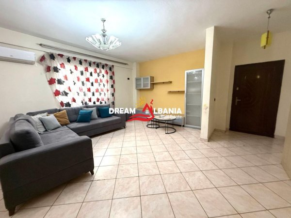Tirane, jepet me qera apartament 2+1+Ballkon Kati 2, 125 m² 1.200 € (Tek Bllok, tek Garda)