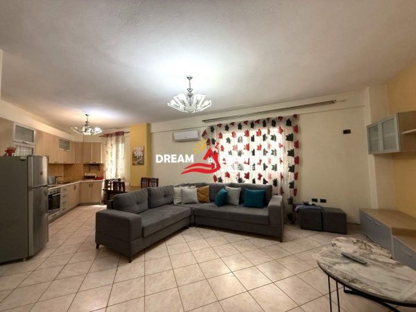 Tirane, jepet me qera apartament 2+1+Ballkon Kati 2, 125 m² 1.200 € (Tek Bllok, tek Garda)