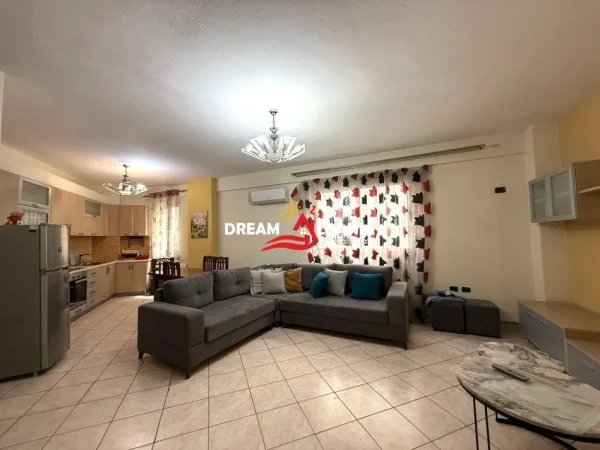 Tirane, jepet me qera apartament 2+1+Ballkon Kati 2, 125 m² 1.200 € (Tek Bllok, tek Garda)