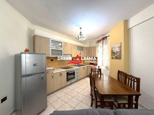 Tirane, jepet me qera apartament 2+1+Ballkon Kati 2, 125 m² 1.200 € (Tek Bllok, tek Garda)