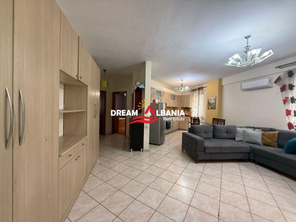 Tirane, jepet me qera apartament 2+1+Ballkon Kati 2, 125 m² 1.200 € (Tek Bllok, tek Garda)