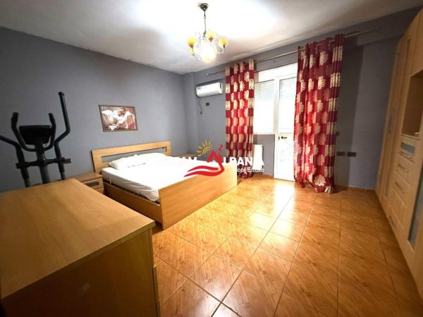 Tirane, jepet me qera apartament 2+1+Ballkon Kati 2, 125 m² 1.200 € (Tek Bllok, tek Garda)