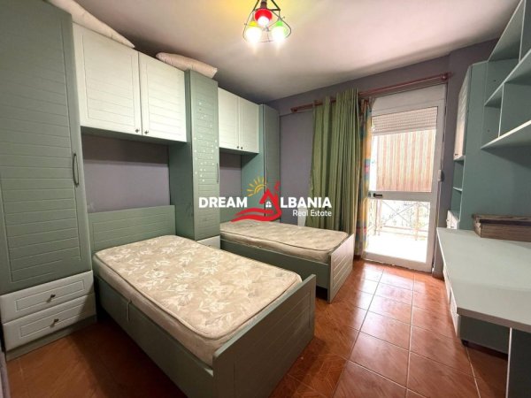 Tirane, jepet me qera apartament 2+1+Ballkon Kati 2, 125 m² 1.200 € (Tek Bllok, tek Garda)
