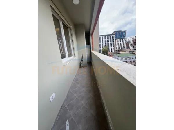 Shitet, Apartament 2+1, Kompleksi Golden Park 3, Tiranë