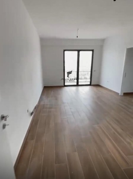 Tirane, jepet me qera zyre Kati 10, 125 m² 800 € (FARMACIA 10)