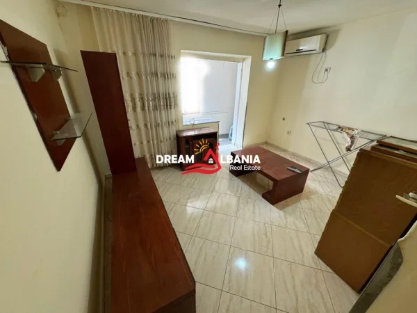 Tirane, shitet dyqan Kati 1, 67 m² 170.000 € (Ne Zonen e Inxhinierise se Ndertimit)
