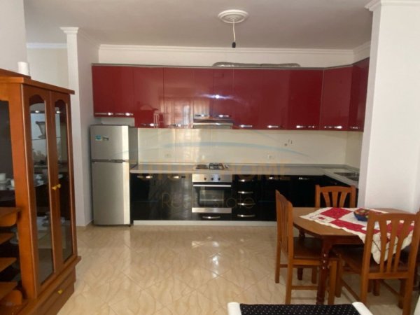 Tirane, jepet me qera apartament 1+1 Kati 2, 70 m² 400 € (Fresk)