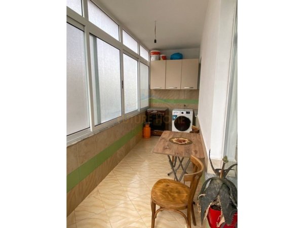Tirane, jepet me qera apartament 1+1 Kati 2, 70 m² 400 € (Fresk)