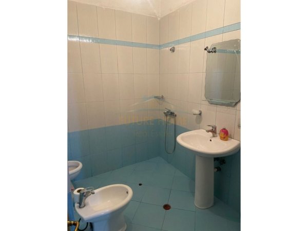 Tirane, jepet me qera apartament 1+1 Kati 2, 70 m² 400 € (Fresk)