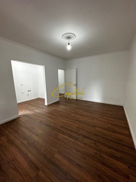 Tirane, shitet apartament 1+1+Ballkon Kati 2, 122.000 € (RRUGA IRFAN TOMINI)