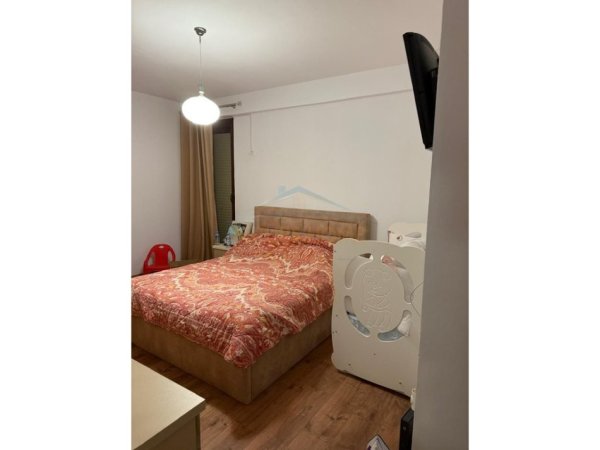 Tirane, jepet me qera apartament 2+1 Kati 2, 80 m² 700 € (Liqeni i Thate)
