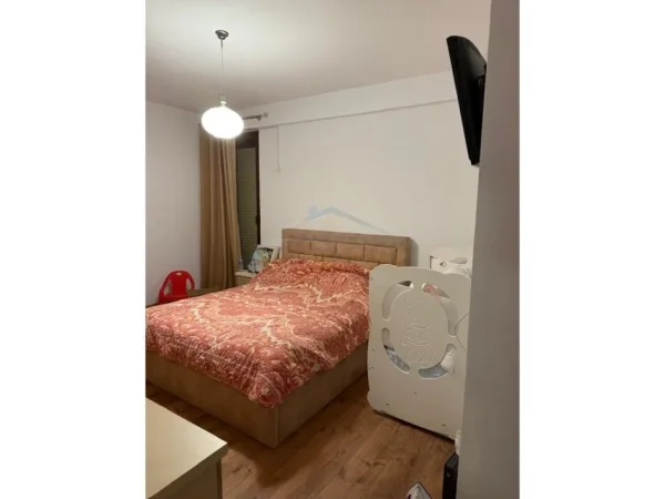 Tirane, jepet me qera apartament 2+1 Kati 2, 80 m² 700 € (Liqeni i Thate)