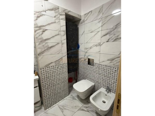 Tirane, jepet me qera apartament 2+1 Kati 2, 80 m² 700 € (Liqeni i Thate)