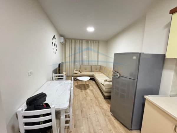 Tirane, jepet me qera apartament 1+1 Kati 1, 60 m² 400 € (Unaza e re)